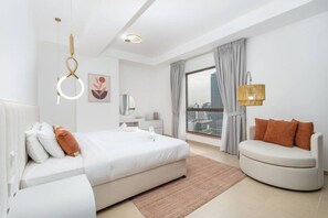 2 camere, una scrivania, ferro/asse da stiro, culla da viaggio