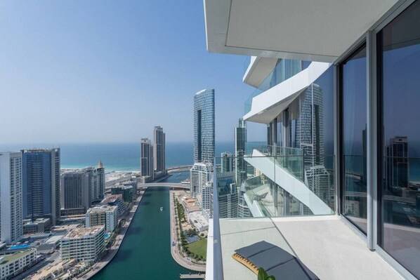 Property grounds - Stella Maris 3703 · Urban tropic 3 bedroom apartment with full seaview (Dubai Marina)