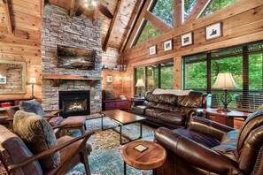 Smart TV, fireplace - Luxury Cabin w/ Indoor Pool, Putt-Putt & Hot Tub (Sevierville)