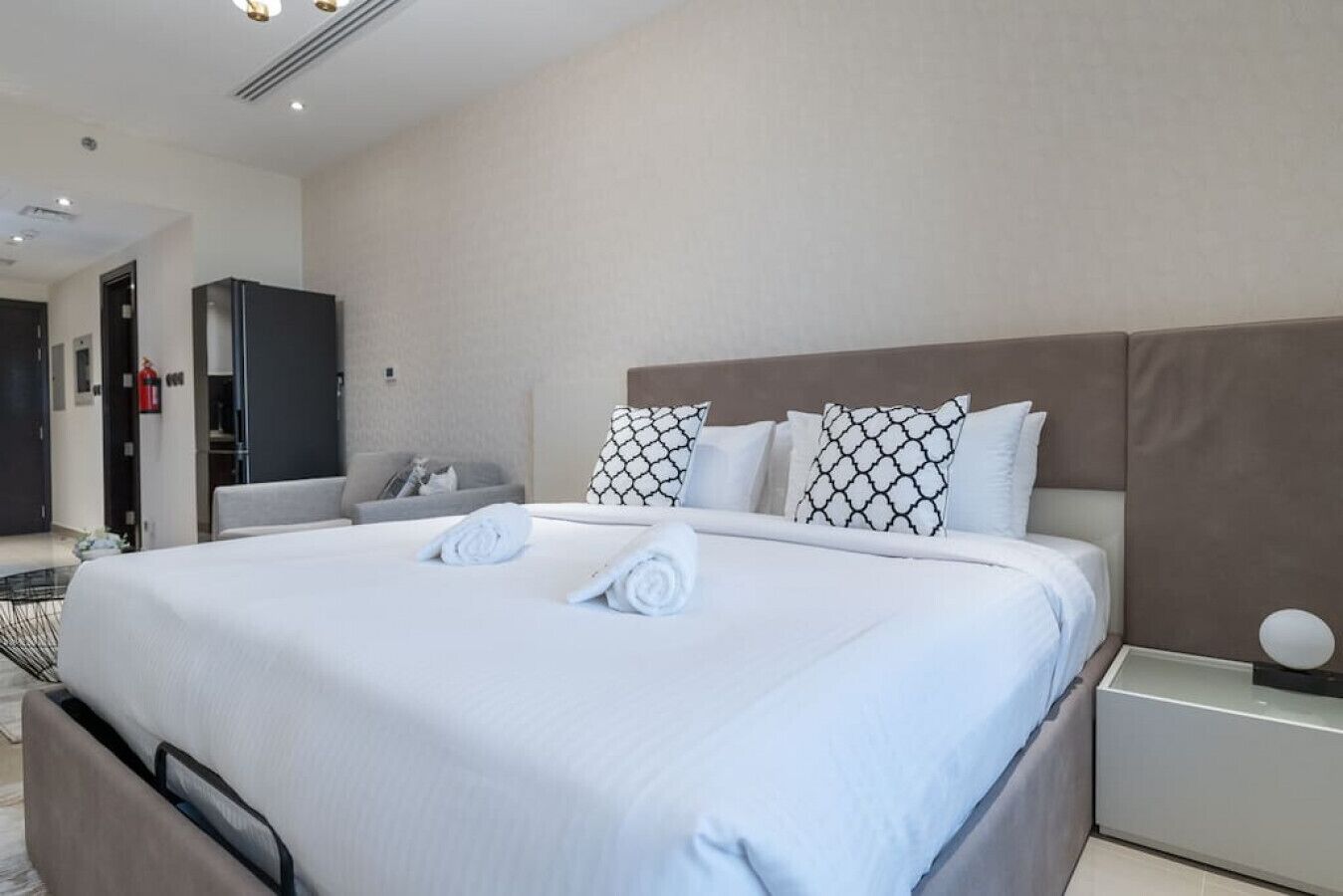 Iron/ironing board, travel crib, WiFi, bed sheets