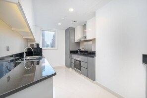 Microwave, oven, stovetop, dishwasher - Prive 1117 A · Sophisticated Business Bay Canal View by Suiteable (Business Bay)