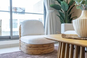 Interior - Prime Views 409 · Tropical Oasis apartment in Meydan by Suiteable (Dubai)