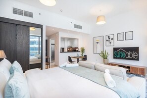 1 bedroom, desk, iron/ironing board, travel cot - Silverene B 2106 · Prime Stylish Studio with Marina Views (Dubai)