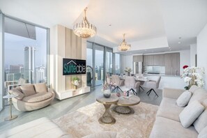 TV - Majestic 3-Bed apartment w stunning Marina views (Dubai Marina)