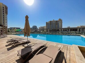 Pool - Your Oasis in East Palm Jumeirah by Suiteable (Dubai)