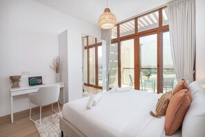 1 bedroom, desk, iron/ironing board, travel cot - Your Oasis in East Palm Jumeirah by Suiteable (Dubai)