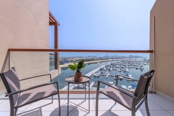 Property grounds - Your Oasis in East Palm Jumeirah by Suiteable (Dubai)