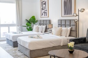 1 bedroom, desk, iron/ironing board, travel crib - Spacious Serene Studio Retreat in JVC by Suiteable (دبي)