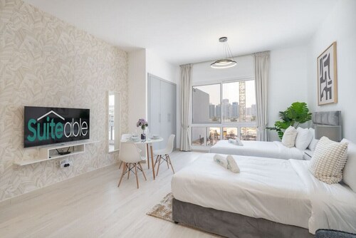 Spacious Serene Studio Retreat in JVC by Suiteable