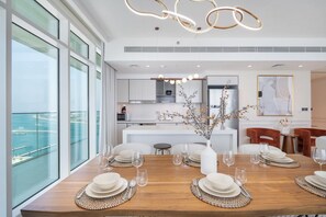 Dining - Elegant seaside living 3-bedroom Emaar Beachfront (Dubai)