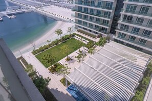 Exterior - Elegant seaside living 3-bedroom Emaar Beachfront (Dubai)