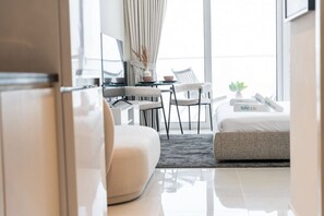 Desk, iron/ironing board, travel crib, WiFi - Executive Studio in Damac Hills by Suiteable (Dubai)