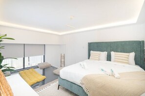 1 bedroom, desk, iron/ironing board, travel crib - Relax & Recharge Studio Loft with hanging net (Dubai)