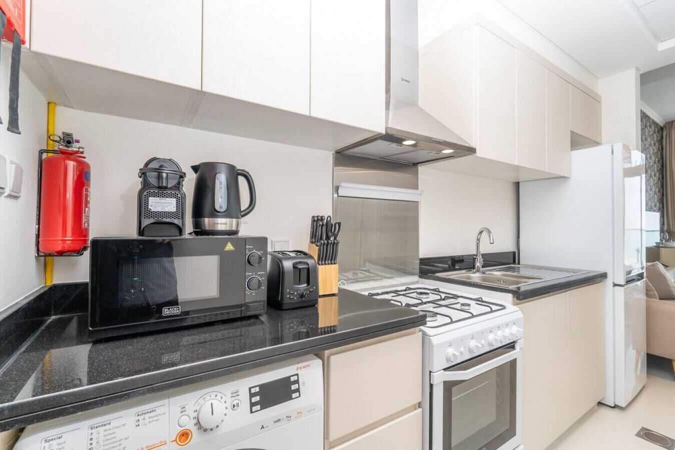 Coffee/tea maker, fridge, oven, stovetop