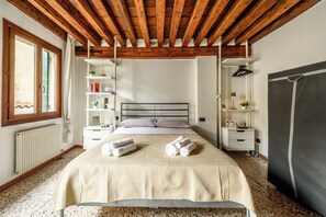 1 bedroom, iron/ironing board, free WiFi, bed sheets - Gondolier's Suite | Venice Sweet Life
(Venezia)