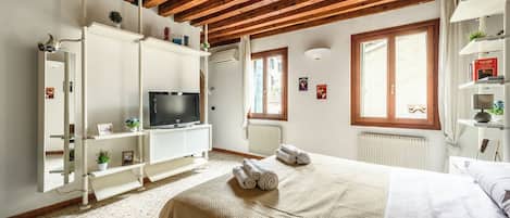 1 chambre, fer et planche à repasser, Wi-Fi gratuit, draps fournis