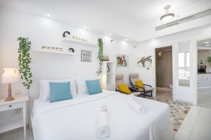 1 camera, una scrivania, ferro/asse da stiro, culla da viaggio