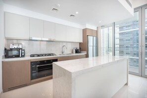 Fridge, microwave, oven, stovetop