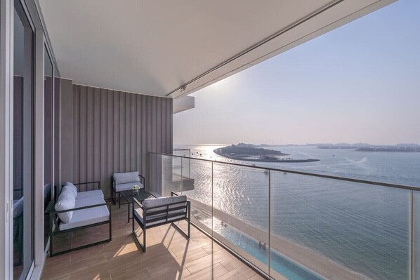 Property grounds - Palm View Paradise 3 bed apartment w private beach (Dubai)