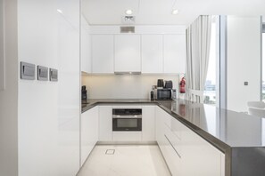 Fridge, microwave, oven, stovetop - Crystal water lagoon living in District One (Dubai)