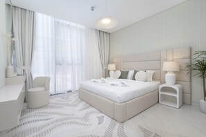 1 slaapkamer, een bureau, een strijkplank/strijkijzer, reisbedje