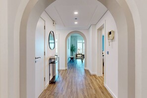 Interior - Luxury Living w private beach and Burj AlArab view (Dubai)