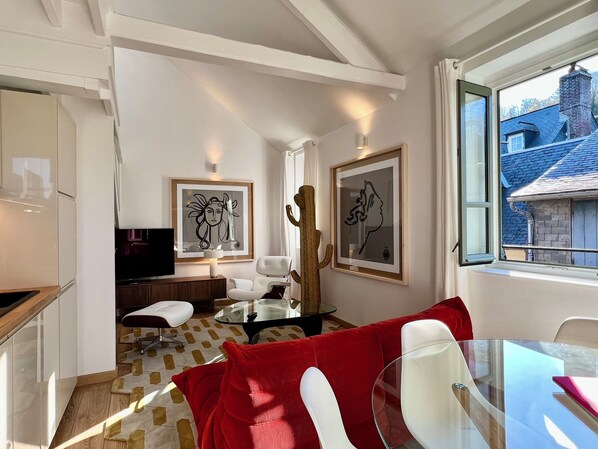 Smart TV, books, offices