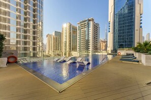 حمام سباحة