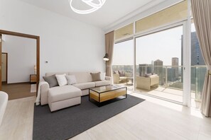 TV - Luxury Living resort style in Zaya Hameni (دبي)