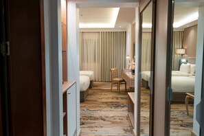 1 bedroom, hypo-allergenic bedding, minibar, in-room safe