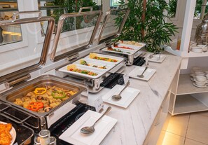 Daily buffet breakfast (SAR 75 per person)
