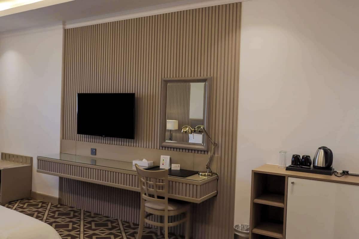 Superior Room, 1 King Bed, Non Smoking