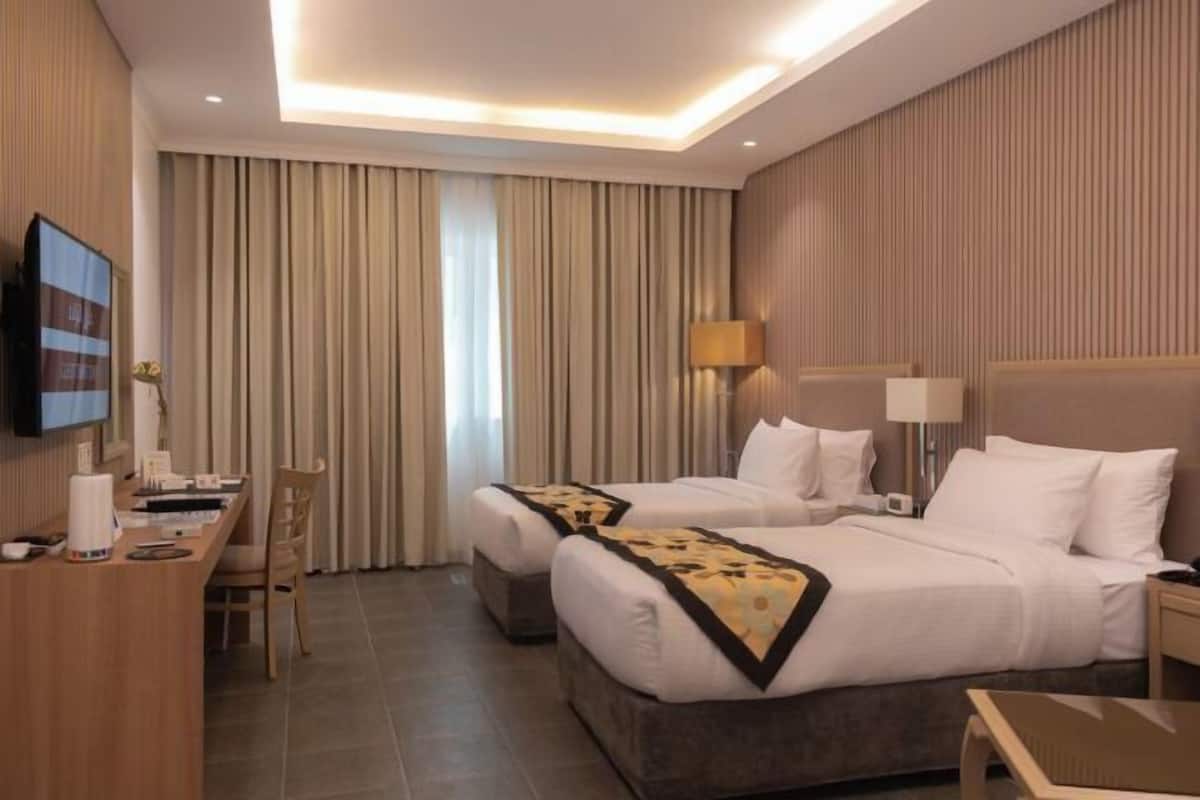 Hypo-allergenic bedding available, minibar, in-room safe, desk