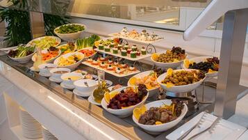 Morgenmadsbuffet hver dag (75 SAR pr. person)