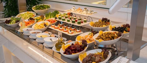 Daily buffet breakfast (SAR 75 per person)