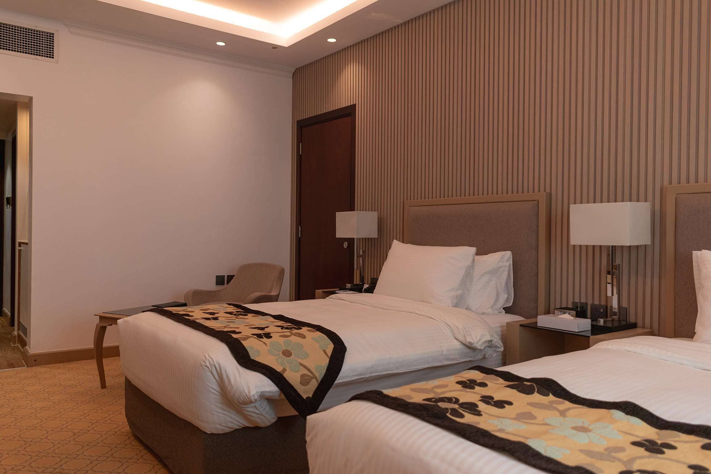 Deluxe Room, 2 Single Beds, Non Smoking | Hypo-allergenic bedding, minibar, in-room safe, desk