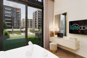 1 bedroom, iron/ironing board, WiFi, bed sheets - Chic 1BR Apartment in Azizi Riviera, Meydan (Dubai)