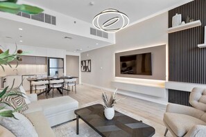 TV - Luxury 2 bedroom in Dubai Creek Harbour- Suiteable (Dubai)