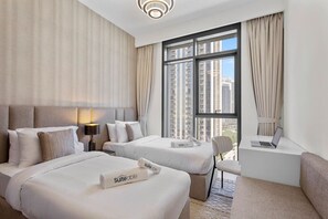 2 Schlafzimmer, Schreibtisch, Bügeleisen/Bügelbrett, Reisekinderbett