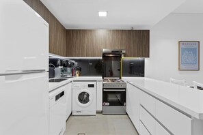Coffee/tea maker, fridge, microwave, oven