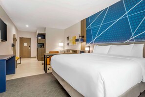 Comfort Suite, Non Smoking | Down comforters, pillowtop beds, blackout drapes, iron/ironing board - Comfort Inn & Suites Huntsville Near University (Huntsville)