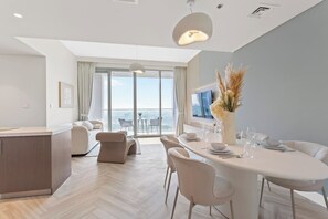Interior - Luxurious Living in a 2 Bedroom at Forte Downtown (Dubai)