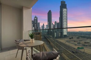 Outdoor dining - Luxurious Living in a 2 Bedroom at Forte Downtown (Dubai)