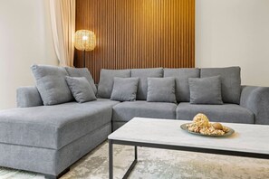 TV - Premium 1 bedroom Apartment near Dubai Mall (Dubai)