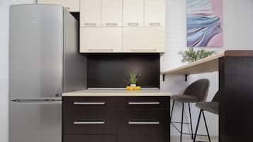 Apartment, 1 Bedroom, Kitchen | Private kitchen | Microwave, oven, electric kettle, freezer