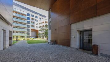 Vista frontal de la propiedad