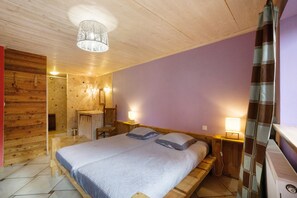 5 bedrooms, iron/ironing board, free WiFi - Apartment "Le Duplex" with Mountain Views, Private Terrace and Wi-Fi (Albiez-Montrond)