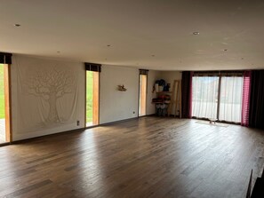 Interior - Apartment "Le Duplex" with Mountain Views, Private Terrace and Wi-Fi (Albiez-Montrond)