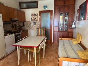 Appartamento, 2 camere da letto, terrazzo, vista giardino | Pasti