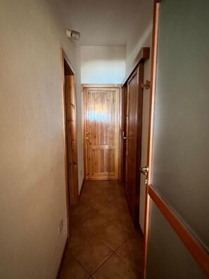 Apartment, 2 Bedrooms, Terrace, Garden View | Bahagian dalam